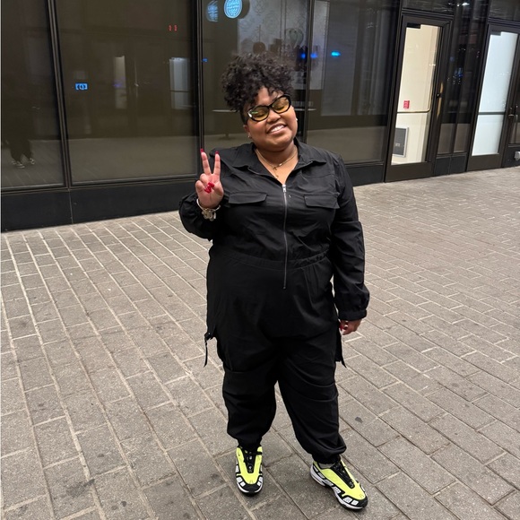 Meet Your Posher 💙☺️ - Picture 2 of 7